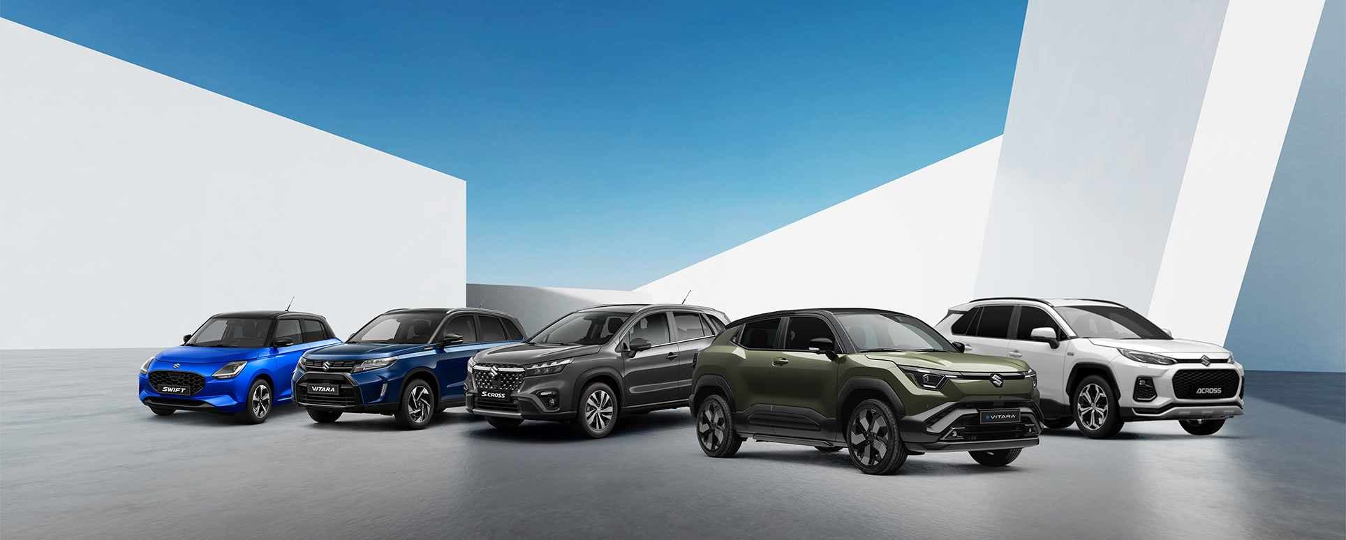 Fünf Suzuki Autos in verschiedenen Farben vor buntem Farbsplash-Hintergrund mit dem Text „Suzuki Deals“ darüber